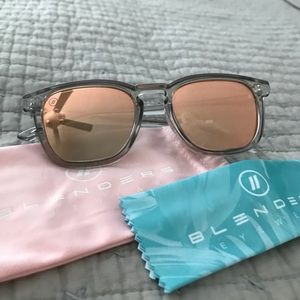 EUC Blenders Sweet Diva Mirrored Sunglasses